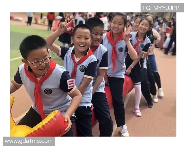 法国足球明星点燃激情圣火传递梦想与希望